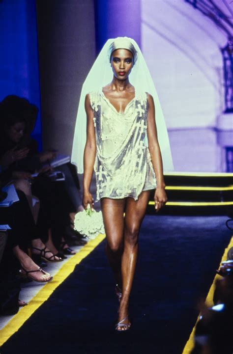 naomi campbell versace 1997